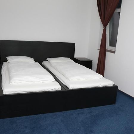 Holsteiner Hof Hotel Хайст Екстериор снимка