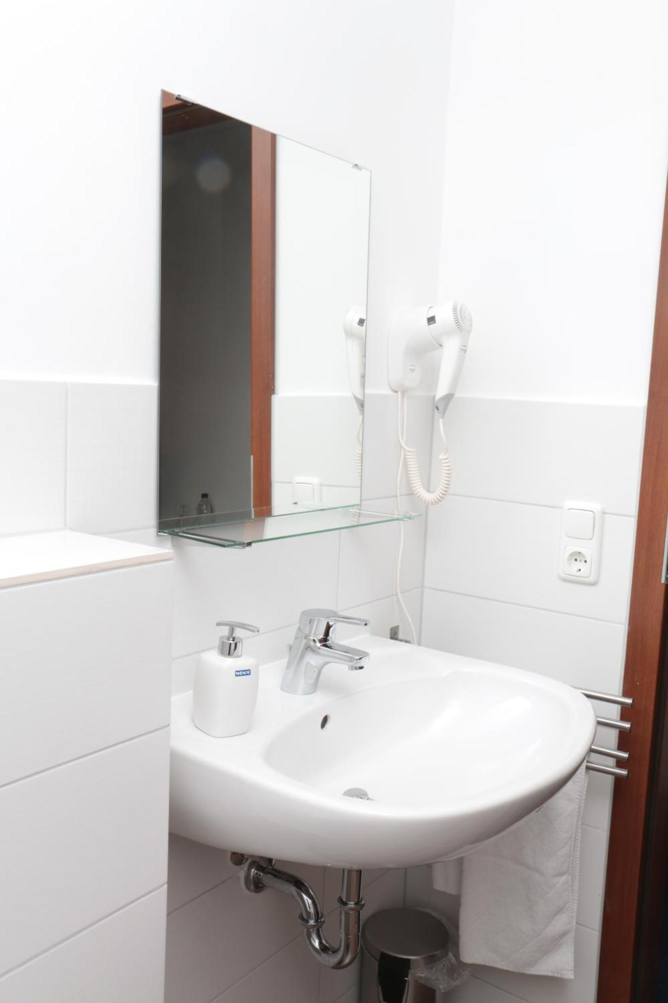Holsteiner Hof Hotel Хайст Екстериор снимка